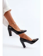 Černé kožené lodičky na podpatku se srdcem model 21652574 - Zazoo