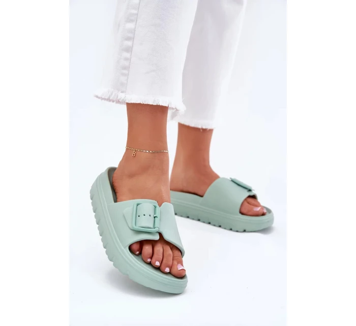 Dámské pěnové pantofle na platformě s přezkou – zelené