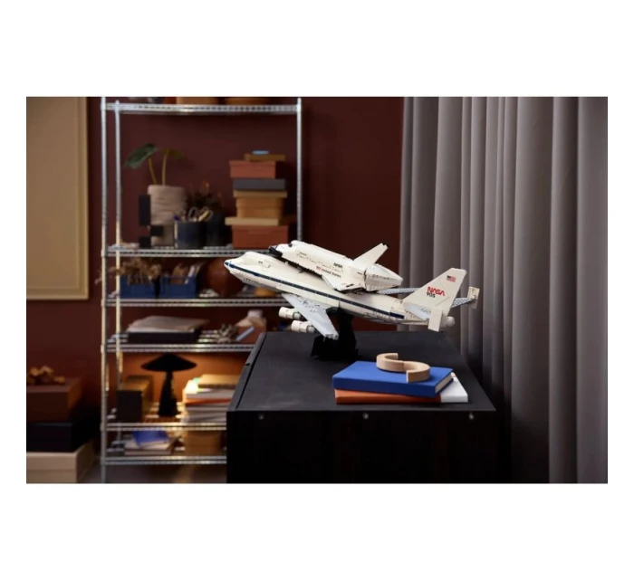 Icons model 21864086 - Lego