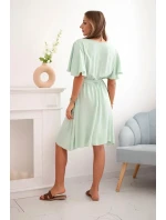 Šaty s model 21915263 výstřihem tmavá máta - K-Fashion Šaty s model 21915263 výstřihem tmavá máta - K-Fashion