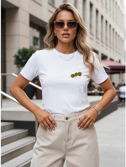 Koszulka damska z nadrukiem biała model 22264279 - FashionStreet Koszulka damska z nadrukiem biała model 22264279 - FashionStreet