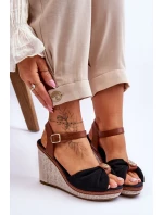 Dámské sandály na klínku s ozdobou černá model 21618450 - Boto Dámské sandály na klínku s ozdobou černá model 21618450 - Boto