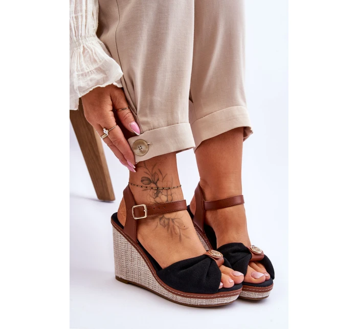 Dámské sandály na klínku s ozdobou černá model 21618450 - Boto Dámské sandály na klínku s ozdobou černá model 21618450 - Boto