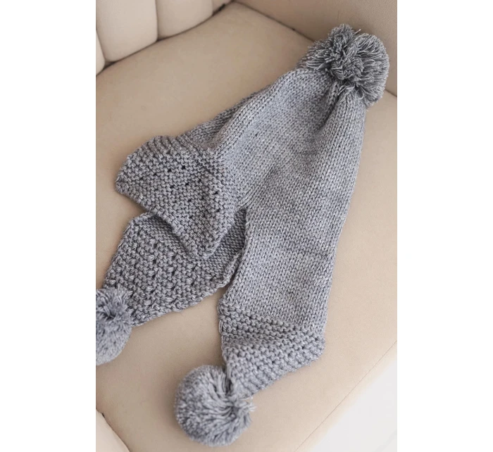 Dámská zimní čepice s vlnou, kšiltem a bambulemi K475 tmavě šedá Dámská zimní čepice s vlnou, kšiltem a bambulemi K475 tmavě šedá