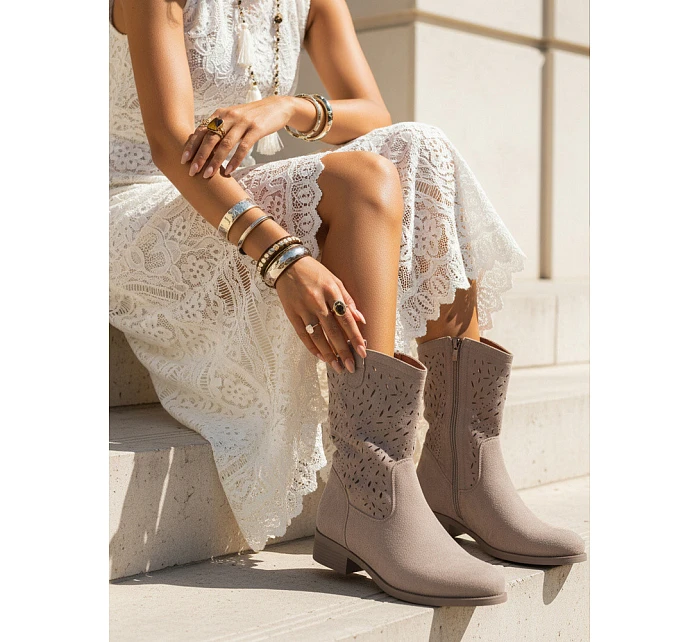 Dámské prolamované kozačky na nízkém podpatku béžové FashionStreet ZY1433