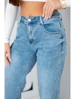 Dámské džíny s širokou nohavicí a vysokým pasem Dámské džíny s širokou nohavicí a vysokým pasem