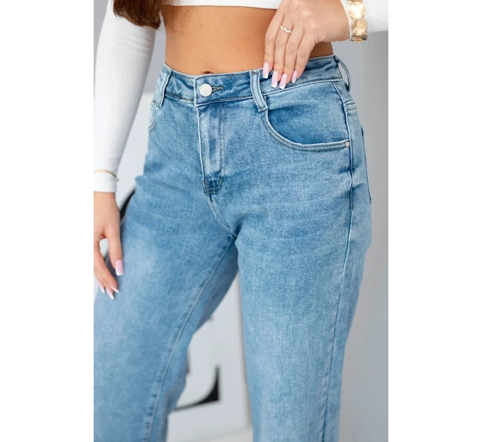 Dámské džíny s širokou nohavicí a vysokým pasem Dámské džíny s širokou nohavicí a vysokým pasem