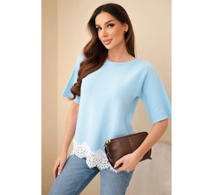 Dámský svetr s krátkým rukávem a krajkou modrý