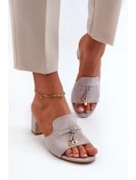 Dámské šedé sandály z semiše na podpatku model 21666896 - Boto Dámské šedé sandály z semiše na podpatku model 21666896 - Boto