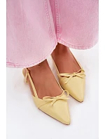 Dámské sandály z umělé kůže na nízkém podpatku model 22107051 - Boto