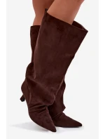 Kozačky s širokým horním lemem a rýhami na podpatku Harela