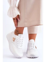 Lesklá sportovní obuv s zdobením Bíle model 21620621 - Boto Lesklá sportovní obuv s zdobením Bíle model 21620621 - Boto