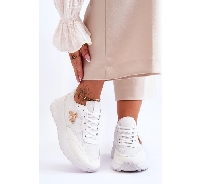 Lesklá sportovní obuv s zdobením Bíle model 21620621 - Boto Lesklá sportovní obuv s zdobením Bíle model 21620621 - Boto