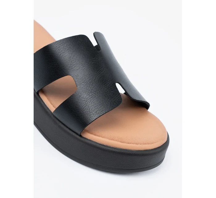 Zajímavé černé dámské  nazouváky platforma