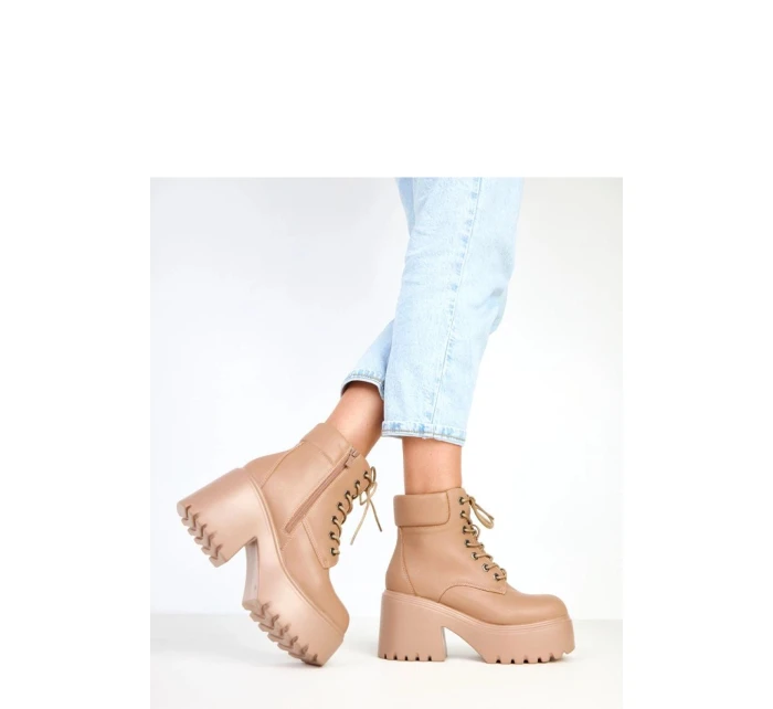 Boty na podpatku model 217928 Solea Boty na podpatku model 217928 Solea