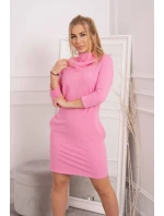 Šaty s kapucí a kapsami světle růžové