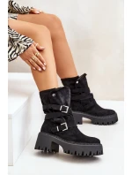 Dámské botky na masivním podpatku s přezkami a páskem černé model 21670399 - Boto Dámské botky na masivním podpatku s přezkami a páskem černé model 21670399 - Boto