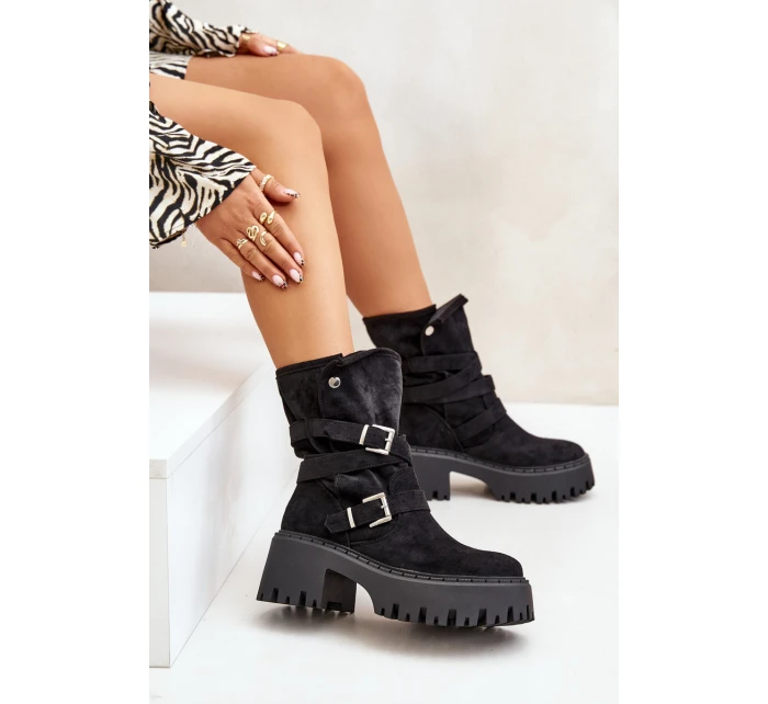 Dámské botky na masivním podpatku s přezkami a páskem černé model 21670399 - Boto Dámské botky na masivním podpatku s přezkami a páskem černé model 21670399 - Boto