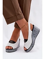 Kožené sandály na platformě model 22101381 bílé - S.Barski
