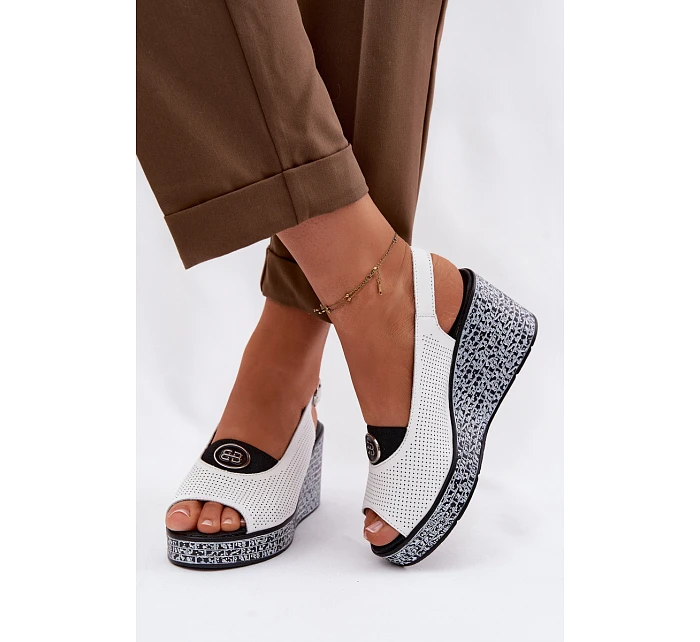 Kožené sandály na platformě model 22101381 bílé - S.Barski