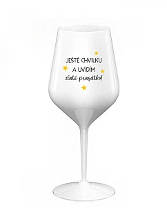 JEŠTĚ CHVILKU A UVIDÍM ZLATÉ PRASÁTKO - bílá nerozbitná sklenice na víno 470 ml