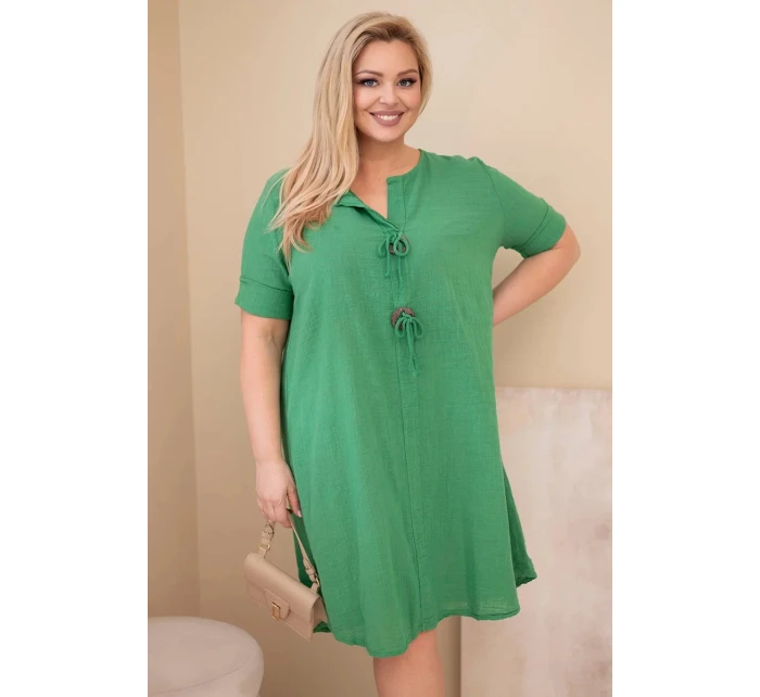 Dámské bavlněné šaty pro plnoštíhlé s vázáním u výstřihu zelená