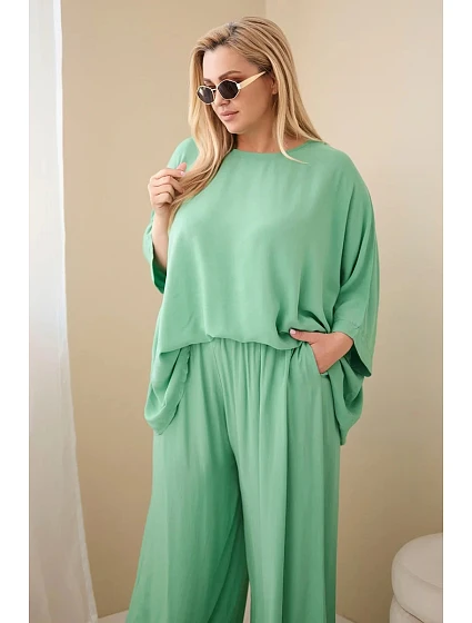 Dámský komplet Plus Size z viskózy se širokými kalhotami a halenkou zelený Dámský komplet Plus Size z viskózy se širokými kalhotami a halenkou zelený
