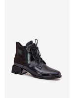 Kožené lakované dámské kotníkové boty na klínu model 21712361 Černé - Artiker