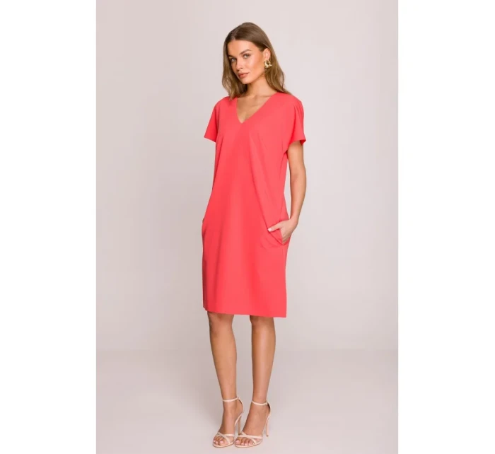 S392 Šaty uvolněného střihu s výstřihem do V - korálová barva S392 Šaty uvolněného střihu s výstřihem do V - korálová barva