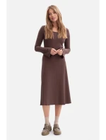B308 Midi šaty z žebrového úpletu - hnědé