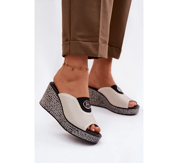 Kožené sandály na platformě s ozdobou model 22100363 Béžové - S.Barski