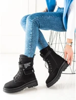 Trendy černé kotníčkové boty dámské na plochém podpatku Trendy černé kotníčkové boty dámské na plochém podpatku