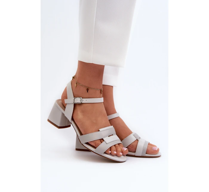 Dámské sandály na podpatku z ekologické kůže model 21657318 šedé - SERGIO LEONE Dámské sandály na podpatku z ekologické kůže model 21657318 šedé - SERGIO LEONE