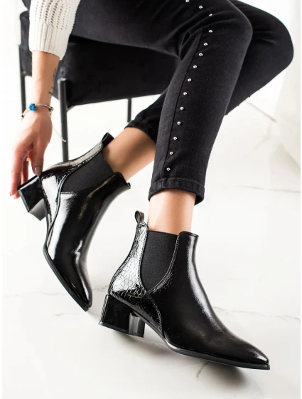 Klasické kotníčkové boty dámské černé na širokém podpatku Klasické kotníčkové boty dámské černé na širokém podpatku