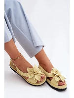 Kožené dámské sandály s ozdobným květem Vinceza 66917 Žluté