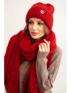 Dámská souprava čepice a šálu s proužkem a ozdobou červená