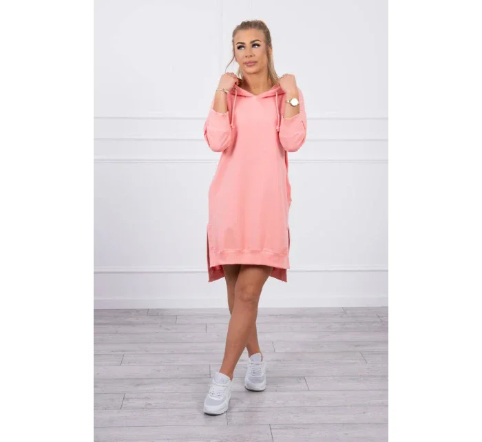 Šaty s kapucí a delšími zády v meruňkové barvě Šaty s kapucí a delšími zády v meruňkové barvě