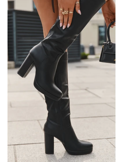 Dámské Kozačky Do Kolena Na Podpatku Eko Kůže Černé model 21705113 - Boto Dámské Kozačky Do Kolena Na Podpatku Eko Kůže Černé model 21705113 - Boto