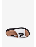 Kožené dámské pantofle s písmenem V na platformě Vinceza 66950 bílé