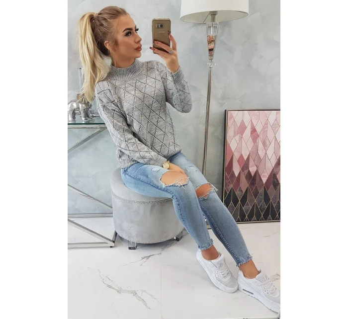 Svetr s polovičním rolákem a kosočtvercovým vzorem šedý