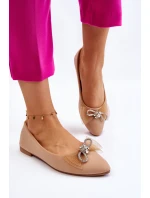 Dámské baleríny s výstřihem do V a ozdobnou mašlí Tmavě béžová model 21606191 - Boto