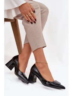 Dámské lakované lodičky na blokovém podpatku s ozdobou Isoline – černé