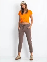 Dámské úpletové kalhoty typu chino v čokoládové barvě model 21470499 - Factory Price