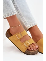 Dámské pantofle na korkové platformě se zlatými sponami Žluté model 21919307 - EVENTO