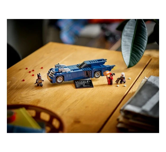 LEGO Super Heroes 76274 Batman s batmobilem vs. Harley Quinn a pan Freeze LEGO Super Heroes 76274 Batman s batmobilem vs. Harley Quinn a pan Freeze