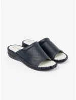 Krásné tmavě modré nazouváky dámské na plochém podpatku Krásné tmavě modré nazouváky dámské na plochém podpatku