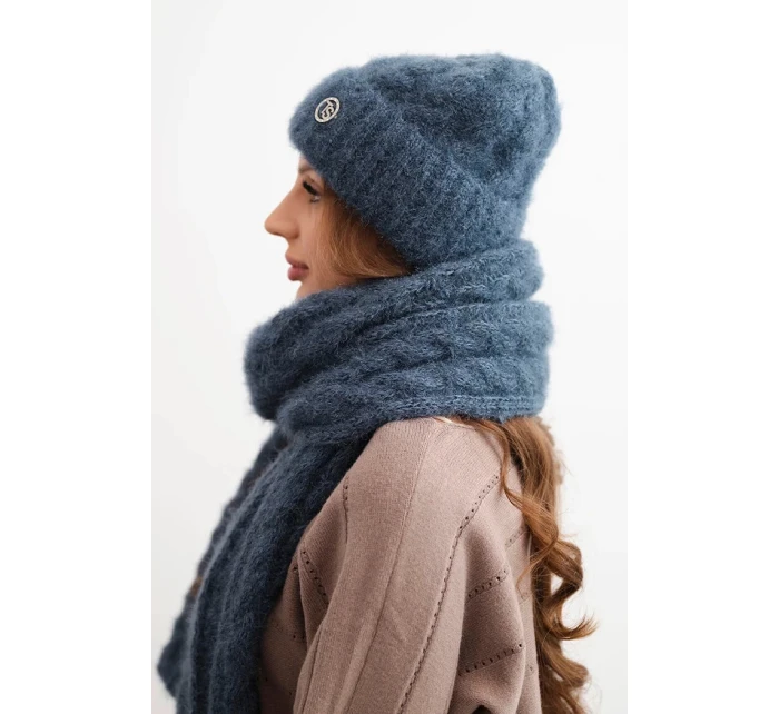 Dámská souprava čepice a šály s žebrovaným vzorem s ozdobou model 21463123 - K-Fashion