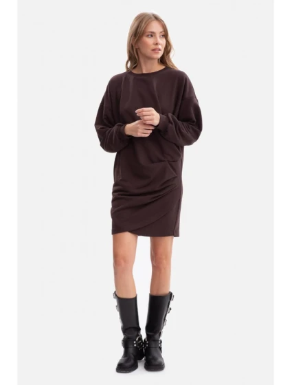 šaty s bočními záhyby tmavá čokoláda model 21379815 - BeWear