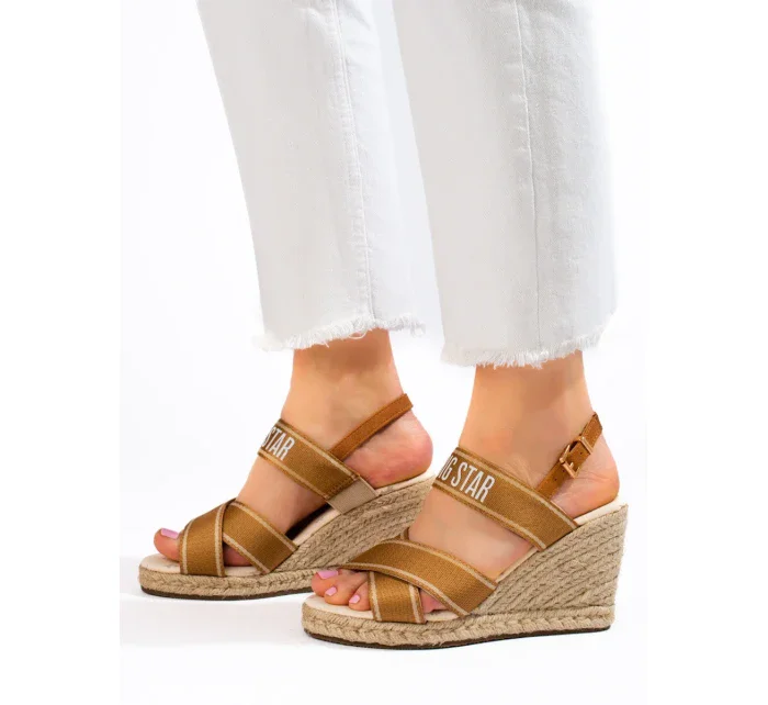 Jedinečné sandály dámské hnědé na klínku Jedinečné sandály dámské hnědé na klínku