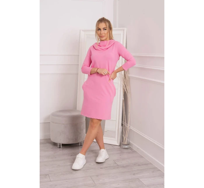 Šaty s kapucí a kapsami světle růžové